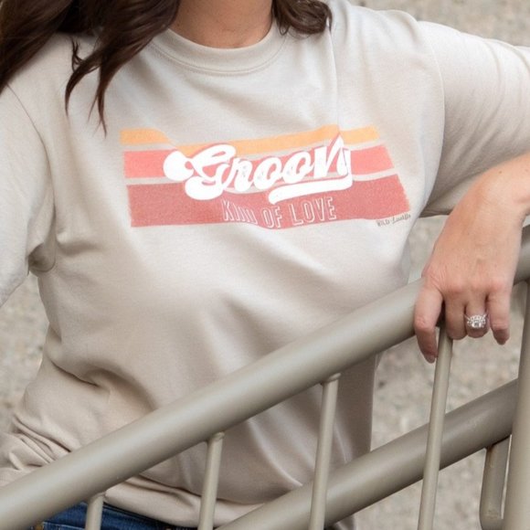 ⭐️Groovy Kind Of Love Tee - Picture 1 of 3